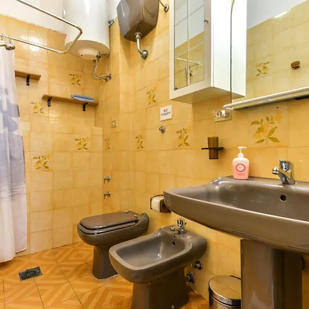 - Trilocale Sul Mare Apartment